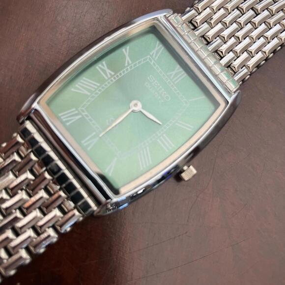 RARE Vintage‎ Seiko Quartz Men's Slim Wrist Watch Roman Green Dial